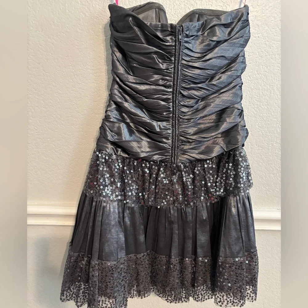 BETSEY JOHNSON Silver Ruched Pleated and Sequin Sweetheart Prom Dress. Size 12 - Picture 4 of 5